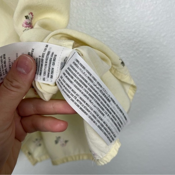 Abercrombie & Fitch Floral Short Sleeve Button Back Blouse Yellow Sz XL - Picture 6 of 6